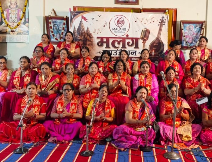 सुमधुर भजनों से गूंजा ईश्वर धाम मंदिर