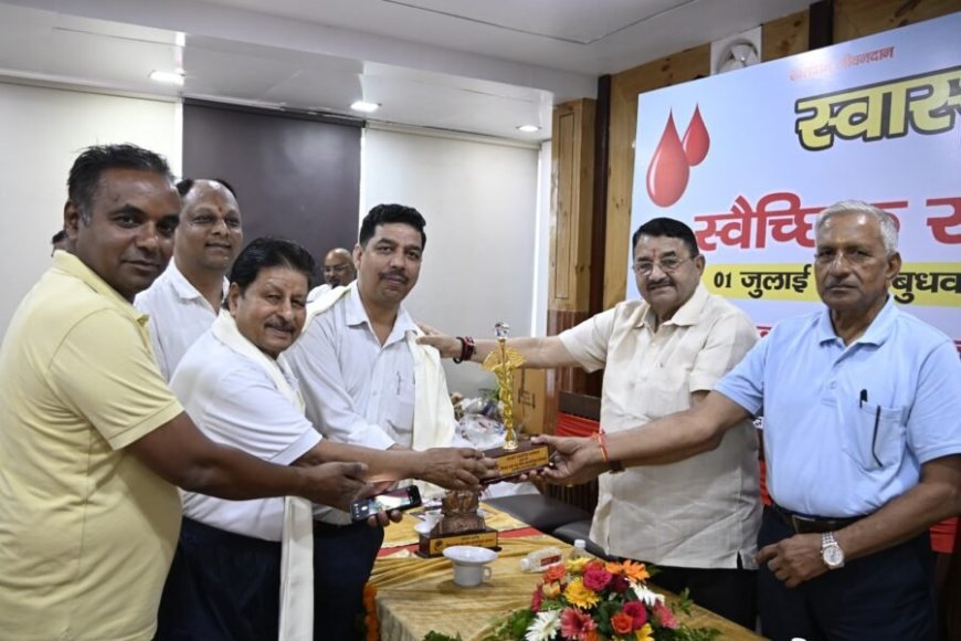 स्वास्थ्य संवाद एवं रक्तदान शिविर में पीआरएसआई देहरादून चैप्टर का सम्मान