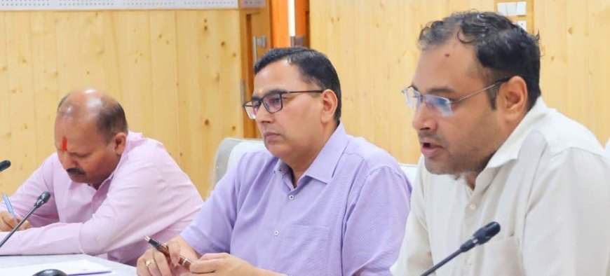 शिकायतों के निस्तारण में न हो कोई लापरवाही – डीएम गौरव कुमार