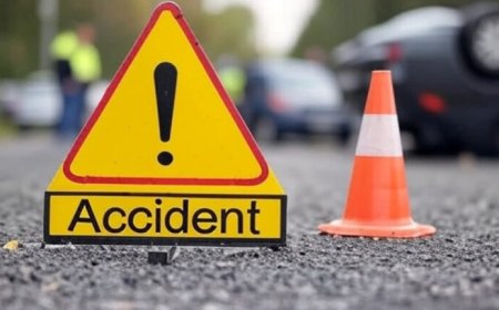 जेसीबी और बाइक की आमने-सामने से जबरदस्त भिड़ंत, बाइक सवार युवक की दर्दनाक मौत, दो घायल