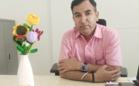 मुख्यमंत्री के पांच साल के कार्यकाल की उपलब्धियों पर बना एल्बम, CM ने किया विमोचन