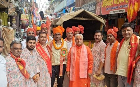 टपकेश्वर महादेव की भव्य शोभायात्रा का भागवताचार्य सुभाष जोशी ने पुष्पवर्षा से किया स्वागत