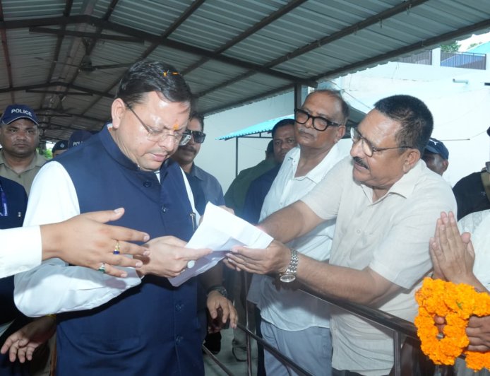 मुख्यमंत्री पुष्कर सिंह धामी ने सुनीं जनसमस्याएं, अधिकारियों को त्वरित समाधान के दिए निर्देश