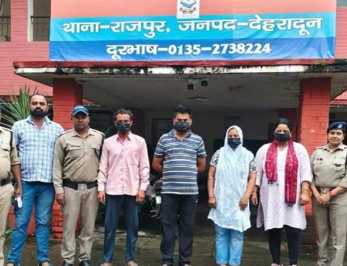 कलयुगी मां ने डेढ़ लाख में किया अपनी ही बेटी का सौदा, पूरे पैसे नहीं मिले तो अपहरण का झूठा मुकदमा दर्ज कराया