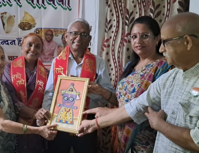 राष्ट्रीय सीप दिवस पर उरई में सजी अनूठी ‘सीप वीथिका’, दुर्लभ सीपियों ने मोहा आगंतुकों का मन
