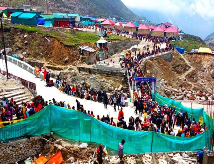 चारधाम यात्रा मार्गों पर सुरक्षा और यातायात व्यवस्था होगी और सख्त, श्रद्धालुओं की सुरक्षित यात्रा पर सरकार का विशेष फोकस
