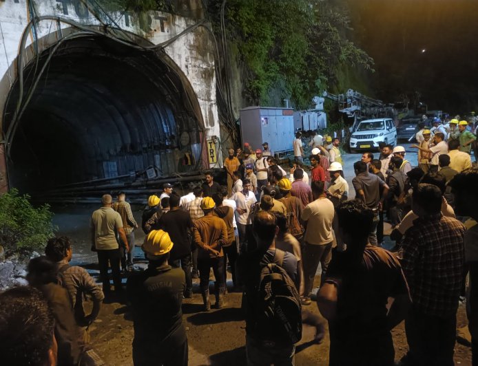चमोली टनल हादसा: CM धामी ने संभाली कमान, NDRF-SDRF को मौके पर भेजा; बोले- हर व्यक्ति को सुरक्षित निकालना प्राथमिकता