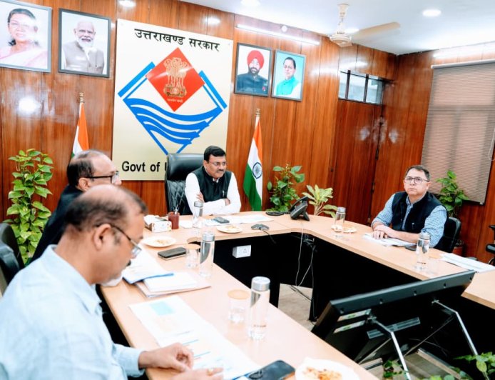 सड़क हादसों पर सख्त हुए मुख्य सचिव आनंद बर्द्धन, ब्लैक स्पॉट से लेकर हेलमेट नियम तक दिए ये निर्देश