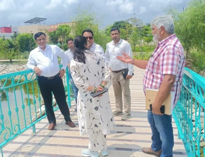 सीएम धामी के विजन को धरातल पर उतार रहा एमडीडीए, सिटी फॉरेस्ट के बाद मियांवाला में एक और पर्यावरणीय तोहफा, IAS बंशीधर तिवारी ने किया जल-सृष्टि पार्क का निरीक्षण, 8.63 करोड़ से संवरी जौहड़ की भूमि
