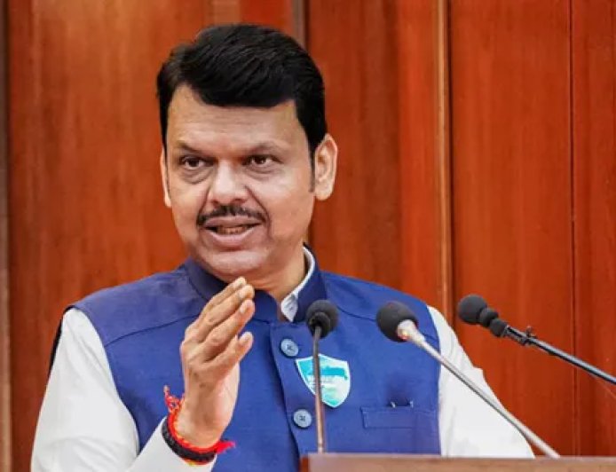 महाराष्ट्र में सोमवार को होगी कैबिनेट बैठक, फडणवीस की डिनर डिप्लोमेसी से बढ़ी सियासी हलचल