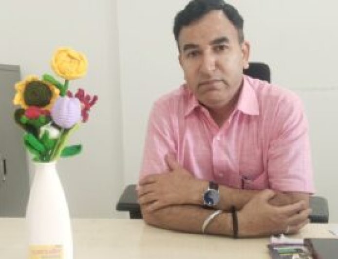 मुख्यमंत्री के पांच साल के कार्यकाल की उपलब्धियों पर बना एल्बम, CM ने किया विमोचन