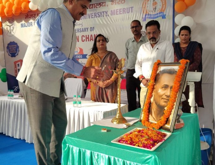 मेजर ध्यानचंद जयंती : मेरठ खेल यूनिवर्सिटी में खिलाड़ियों का सम्मान