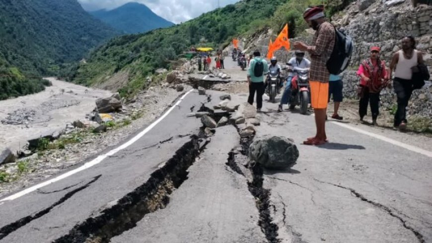 उत्तरकाशी: पापड़गाड़ में फिर धंसा गंगोत्री हाईवे, तेजी से चौड़ी होती गई दरार, क्यार्क गांव पर मंडराया खतरा