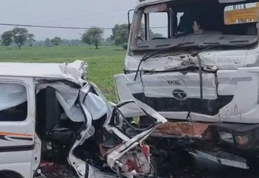 MP: धार में दर्दनाक सड़क हादसा, महाकाल दर्शन से लौट रहे 6 श्रद्धालुओं की मौत; रॉन्ग साइड से आए ट्रॉले ने वैन को मारी टक्कर