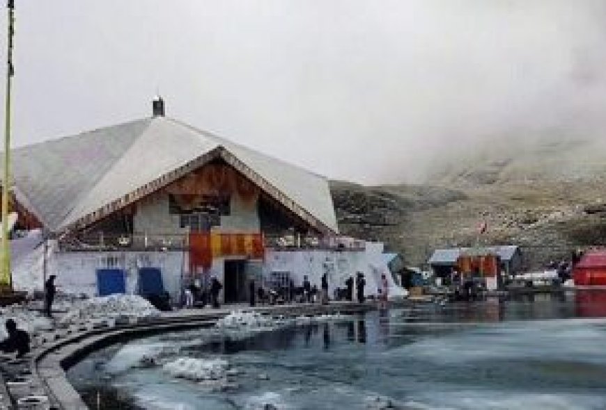 बहनों ने सीएम धामी को बांधी राखी, मुख्यमंत्री ने दी प्रदेशवासियों को बधाई