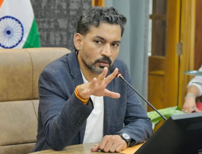 एसआईआर कार्य में तेजी के साथ निष्पक्षता और पारदर्शिता सुनिश्चित करें – डीएम
