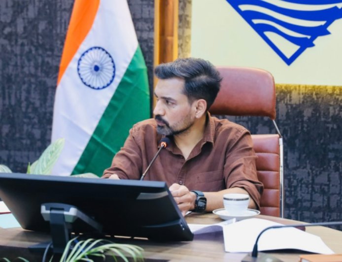 नशेड़ी पिता ने पुश्तैनी मकान बेचा तो दर-दर भटकने को मजबूर था बालक, 10वीं की परीक्षा छूटी, अब जिला प्रशासन बना सहारा