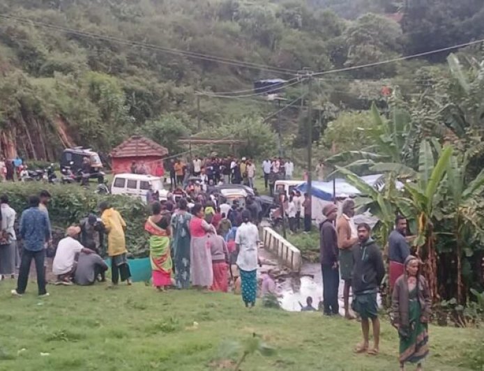 केरल में भारी बारिश से अचानक आई बाढ़, भूस्खलन का कहर, 6 की मौत, CM ने हर घंटे निगरानी के दिए आदेश