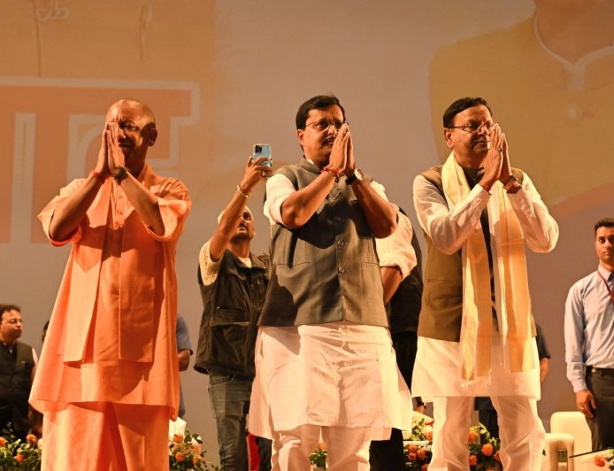 मेरठ पहुंचे नितिन नबीन और सीएम योगी ने किया युवाओं से संवाद