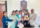 आयुर्वेदिक स्टाफ नर्सों के स्थायीकरण पर खुशी, नवरात्रि में कुल सचिव डॉ. शिव कुमार बरनवाल को दी बधाई