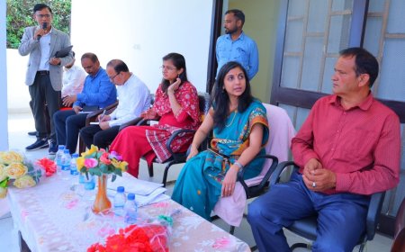 ल्वाली-घीड़ी पहुंचीं डीएम स्वाति एस. भदौरिया, गांवों की चौखट पर परखी विकास की हकीकत, मिड-डे मील में लकड़ी का चूल्हा देख हुई नाराज, लगाई फटकार