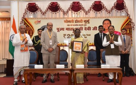 राष्ट्रपति मुर्मु ने माता साहिब हसी देवी जी की 200वीं जयंती पर 200 रुपये का स्मारक सिक्का जारी किया