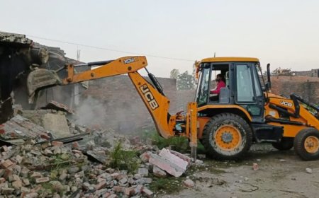 अतिक्रमण पर बुलडोजर एक्शन, 82 परिवारों के मकानों पर चली ध्वस्तीकरण की कार्रवाई, भारी पुलिस बल तैनात