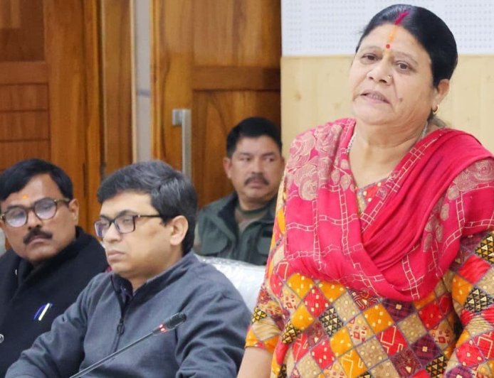 जनता की शिकायतें सुनीं, अफसरों को दिया जवाब का समय