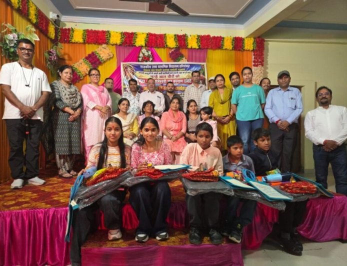 हरियाली एनक्लेव समिति ने बाल वीरों को किया सम्मानित