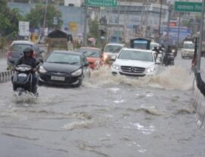 मिशन 2027 से पहले बीजेपी ने बढ़ाई सियासी रफ्तार, कांग्रेस अंदरूनी उलझनों में उलझी