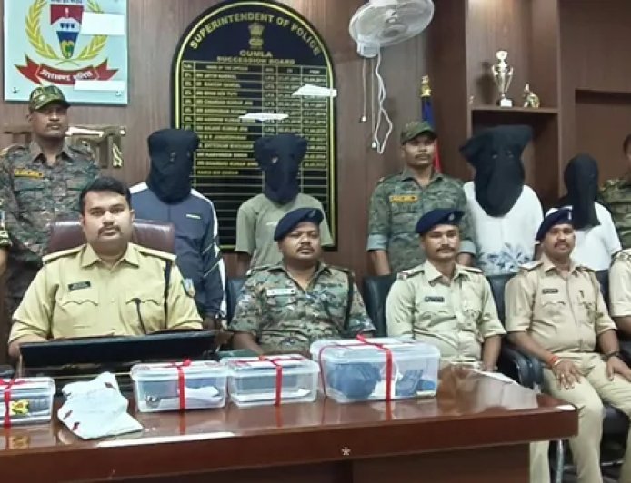 झारखंड के गुमला जिले में प्रतिबंधित आतंकवादी संगठन पीपुल्स लिबरेशन फ्रंट ऑफ इंडिया के सदस्यों को किया गया गिरफ्तार