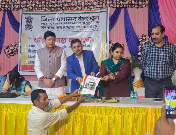 रानीपोखरी मौजा में रात्रि चौपाल आयोजित, एडीएम केके मिश्रा ने ग्रामीणों से किया सीधा संवाद, 18 शिकायतें प्राप्त; अधिकांश का मौके पर निस्तारण