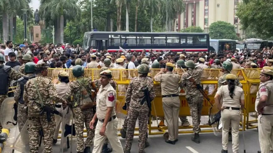 दिल्ली में प्रदर्शन से कारोबार पर बड़ा संकट, 2000 करोड़ रुपये के नुकसान का अनुमान; बाजार बंद, सड़कों पर जाम