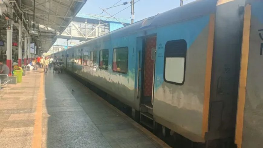 ट्रेनों की लेटलतीफी पर भड़के यात्री, हरियाणा में रेलवे ट्रैक जाम; पंजाब में शताब्दी समेत कई ट्रेनें लेट